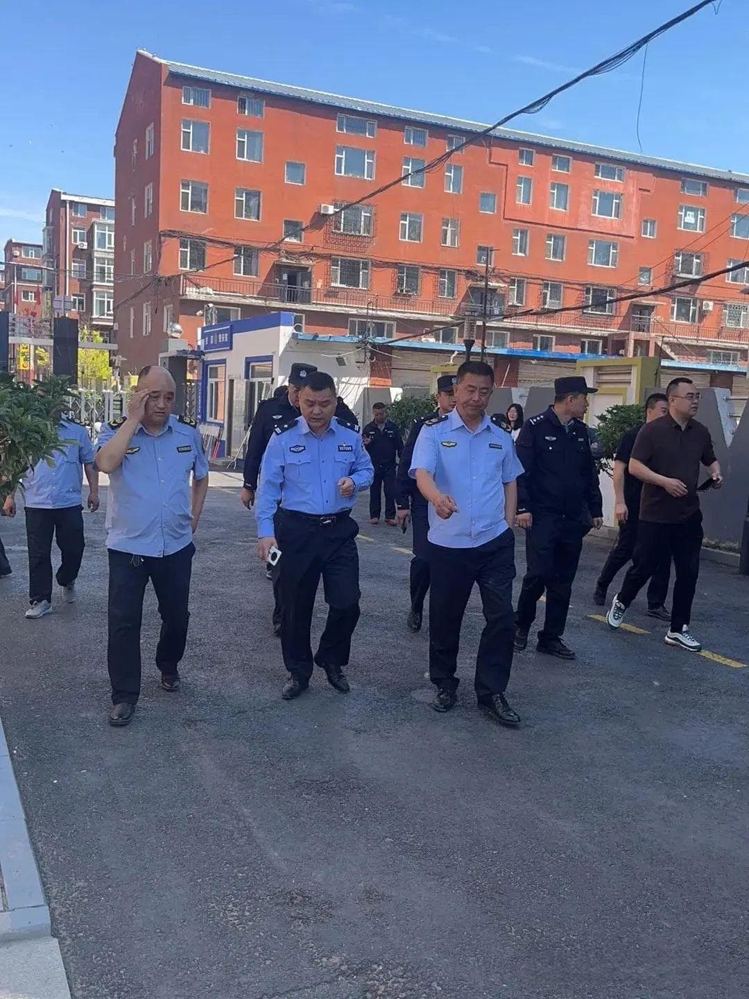 辽河公安开展校园防爆应急演练：模拟真实场景提升师生安全意识