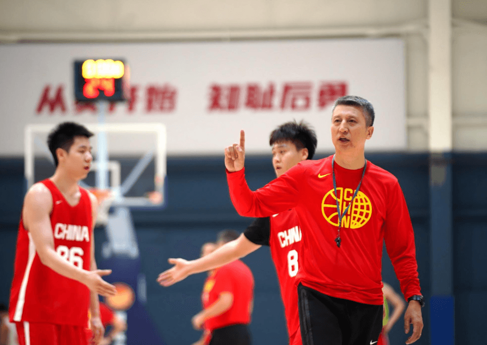 中国男篮14人名单预测：付豪杜润旺PK四号位 高诗岩或留到最后