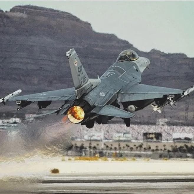 歼16与F-16：性能比较与实战分析