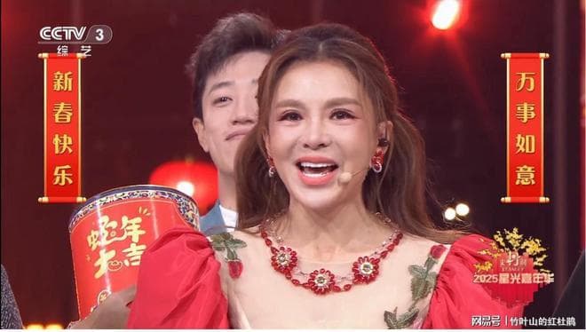央视《星光大道》观众好感度降低，为啥主持人朱迅还能一直霸屏？