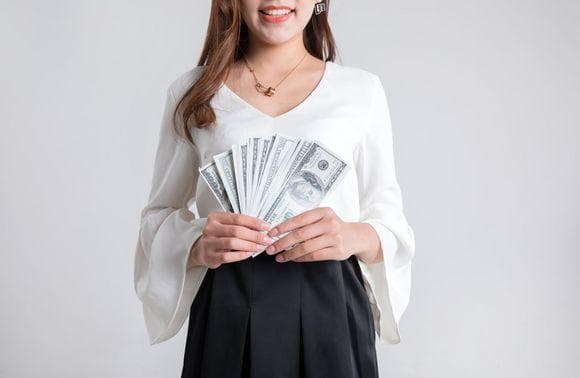 劳务派遣工资一般由谁发放