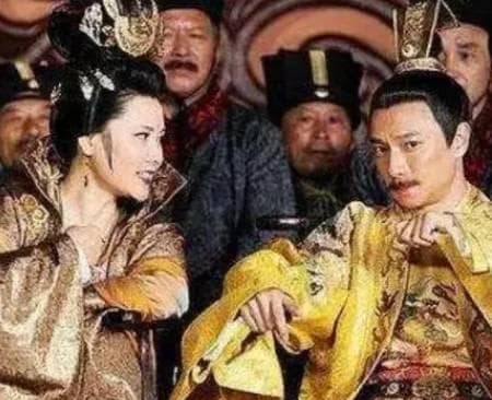 中国历代皇帝中谁的老婆最多？