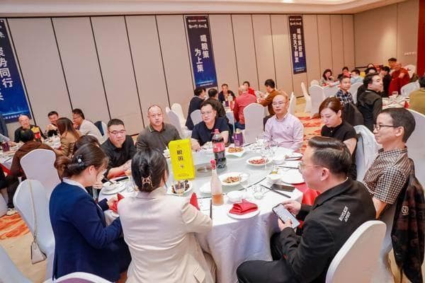 酒桌上座次讲究多，这6个规矩你要懂，切莫乱坐惹人烦