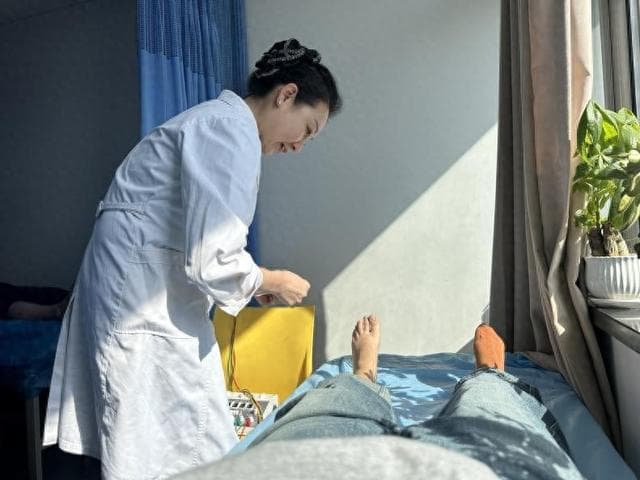 中医三期治疗踝关节扭伤，扭伤后有个“黄金72小时”