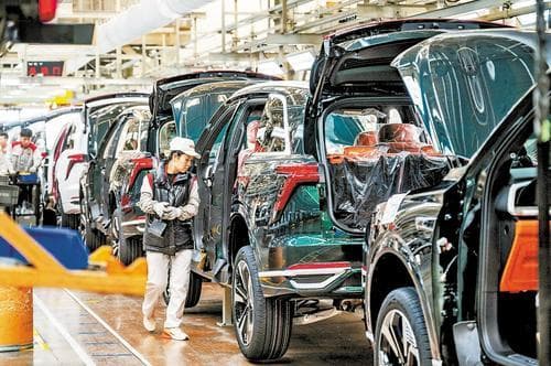 新能源汽车“一路疾驰”
