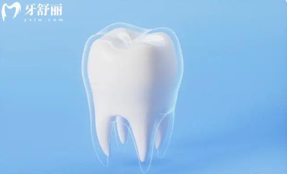 残牙根不拔可以镶活动假牙吗？牙医：这样做危害很大！
