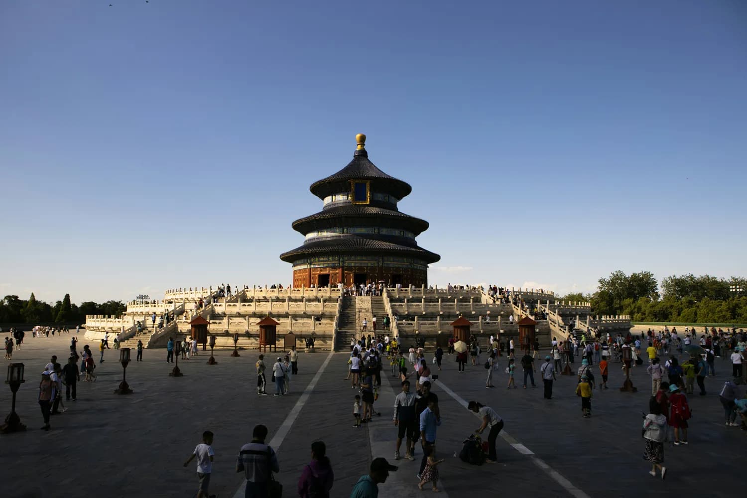 正定大佛寺千手千眼观音像：21.3米高的铜铸艺术瑰宝