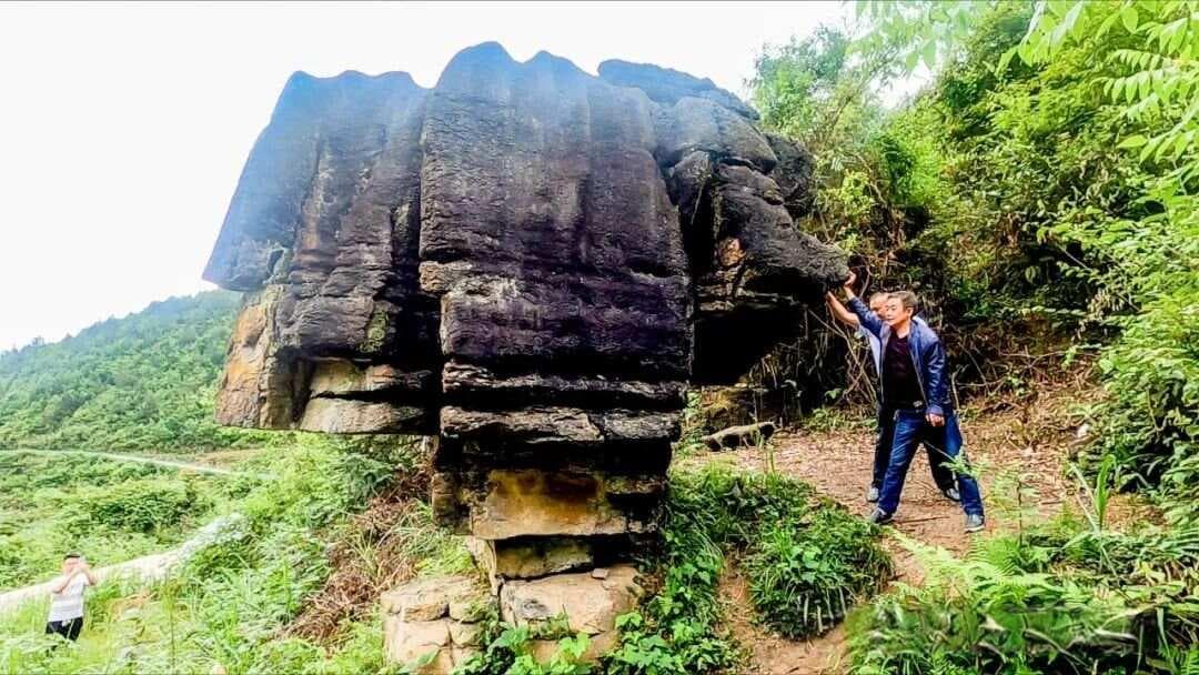 贵州务川"风动石"：一人可摇动的万斤巨石，揭秘其背后的科学原理