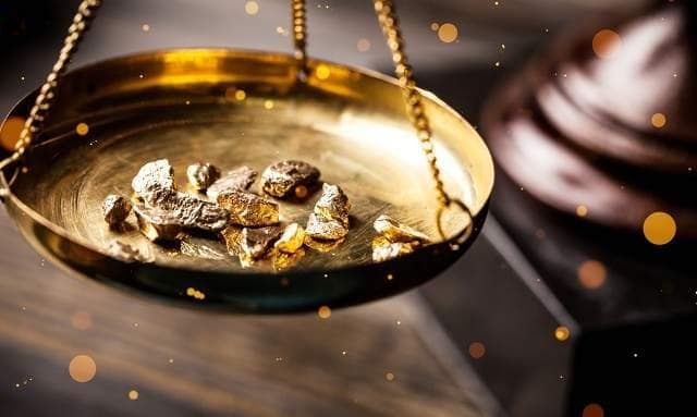 揭秘金属颜色：从电子结构到晶体结构的科学原理