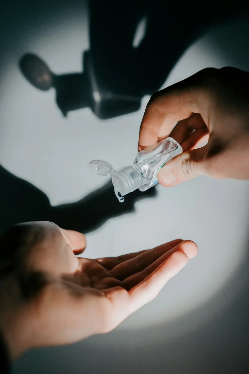 滥用眼药水伤眼，专家详解正确使用方法
