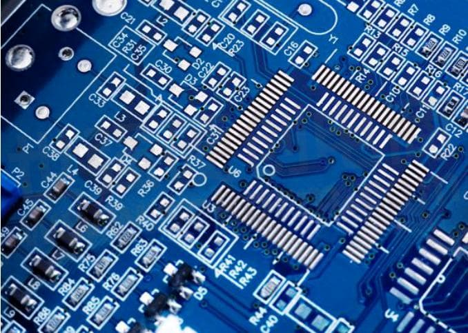 从源头抑制辐射超标：PCB设计中的EMC优化指南
