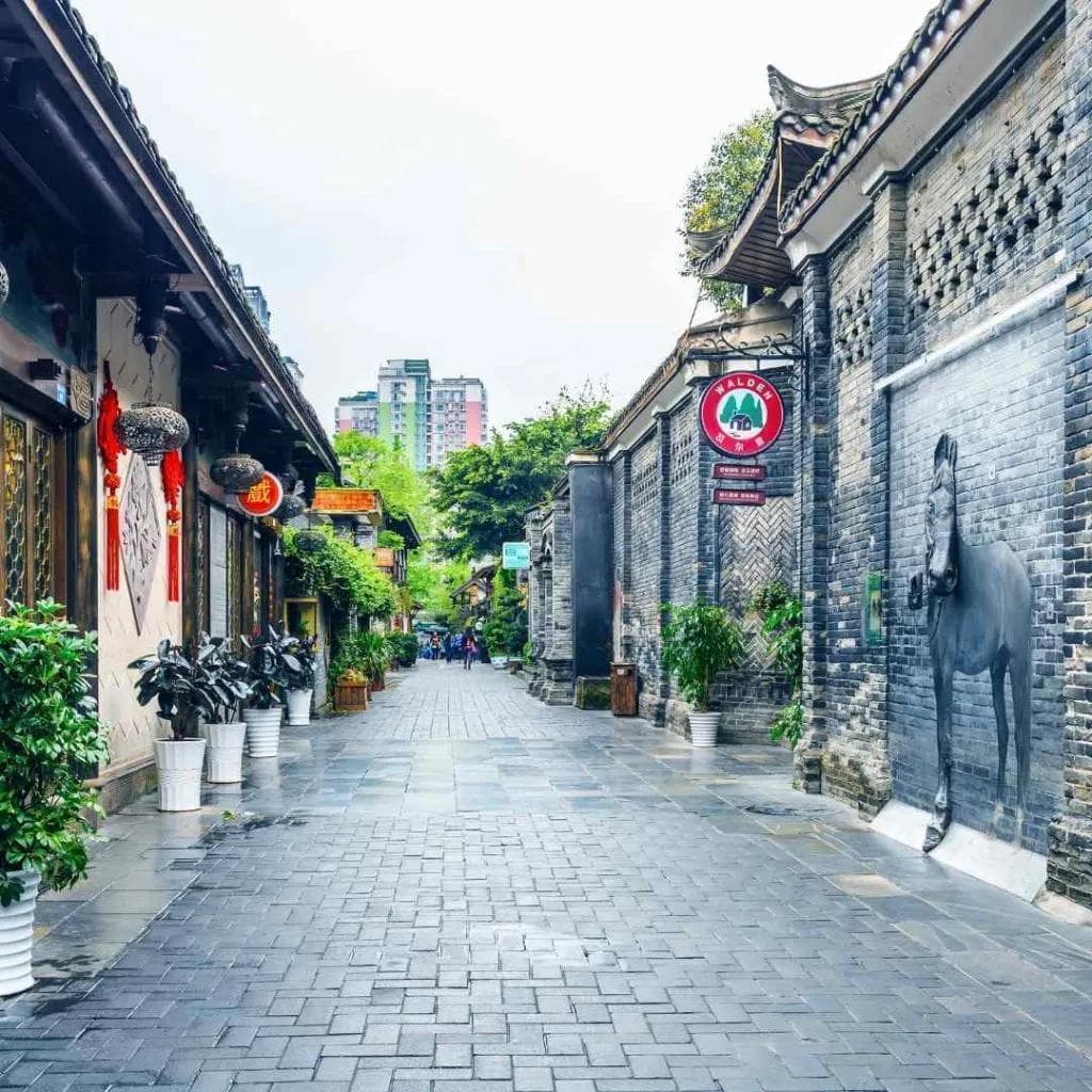 成都必去景点 TOP10：2025 最新打卡清单，附美食+住宿+交通攻略