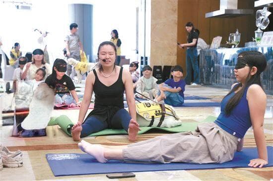 视障化妆师肖佳：心中才华化作手中“盲杖” 在“非视觉”世界传递“美丽密码”