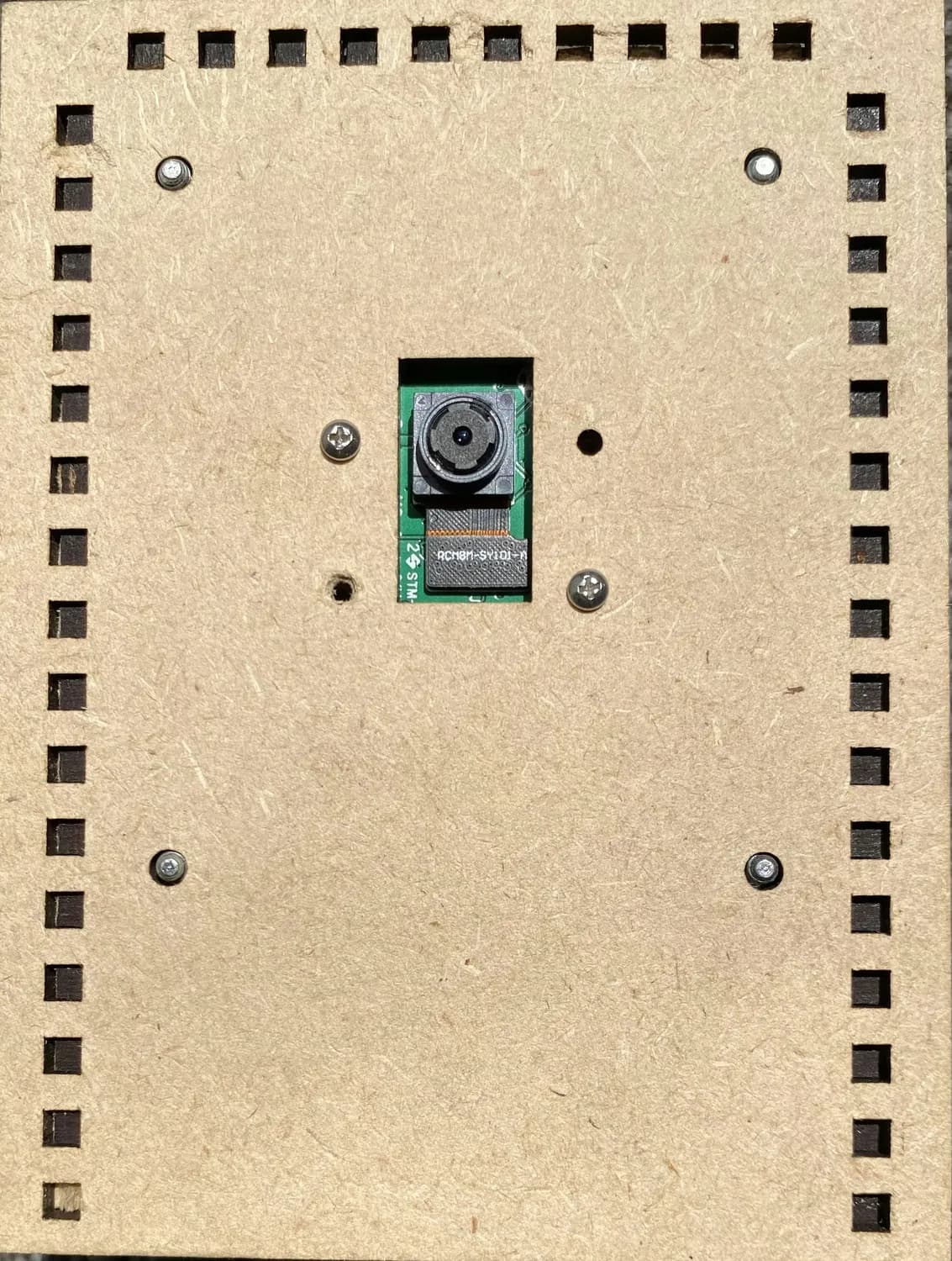汽车ESD防护：IEC 61000-4-2标准下的安全设计