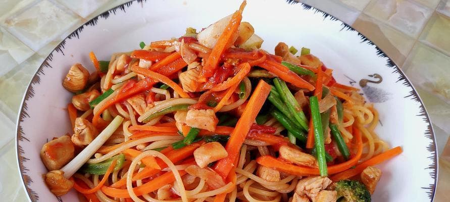 蒜蓉虾油炒意面：简单6步做出营养美味