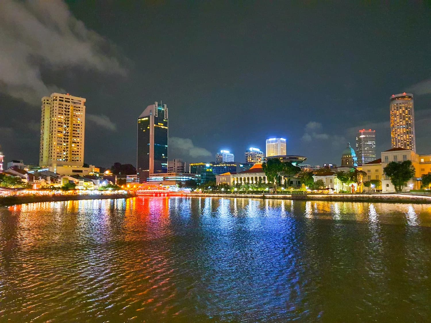 夜游琶醍：广州江边的啤酒艺术区