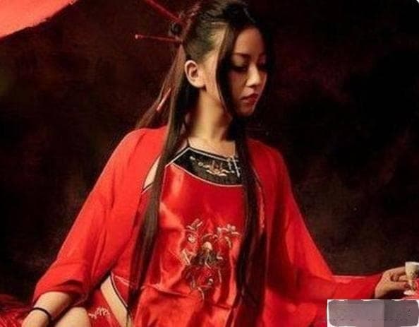 从先秦亵衣到清代肚兜：中国古代女子内衣演变图鉴