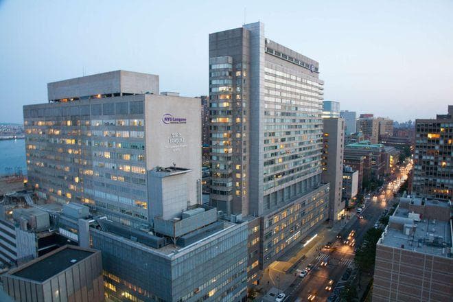 顶级医学院为学生减负：4年学制减为3年