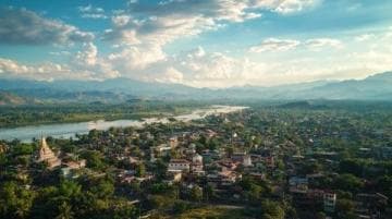西双版纳近年成为国内旅游顶流目的地，背后是自然、文化、政策、消费趋势等多重因素