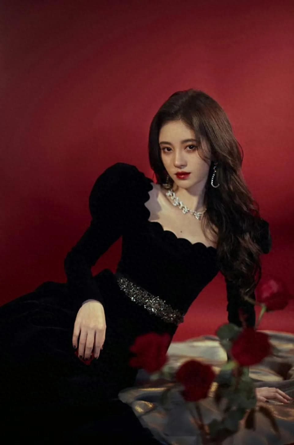 鞠婧祎刚解约就有红毯要走，这些年她真的被SNH48拖累了吗？