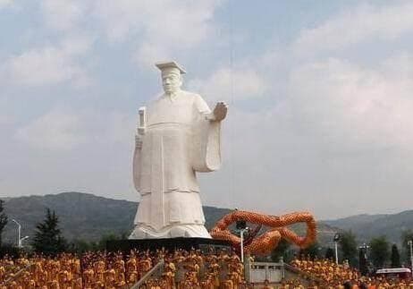 他是秦国的功臣，又是秦国的罪人，开创一项制度，遗臭千年