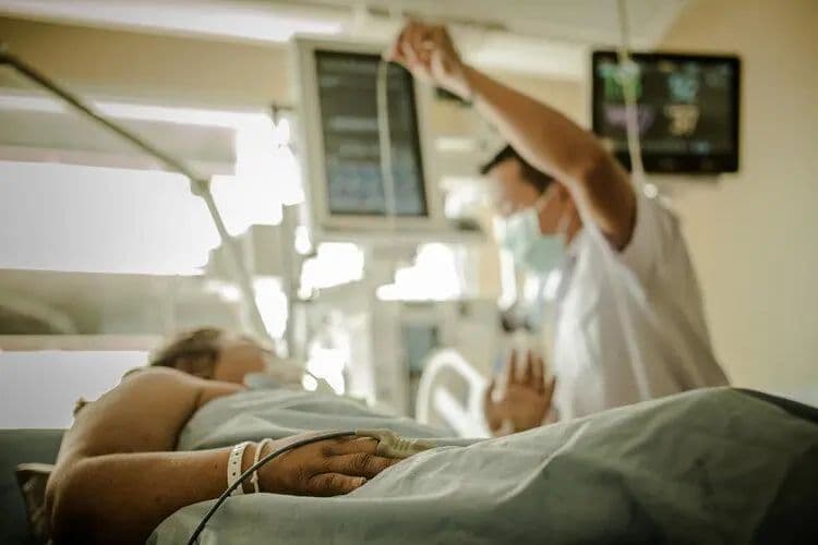 ICU被污名化？为重症患者打开生的大门