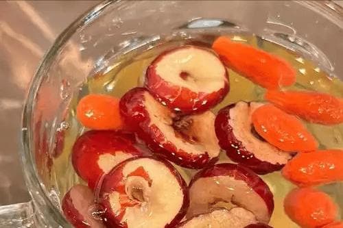 红枣是高血脂的“催命符”？医生：想要降血脂，这几种食物要少吃