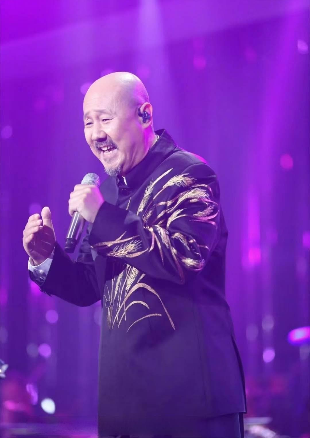 蒙古族歌手腾格尔：43年音乐生涯的传承与创新
