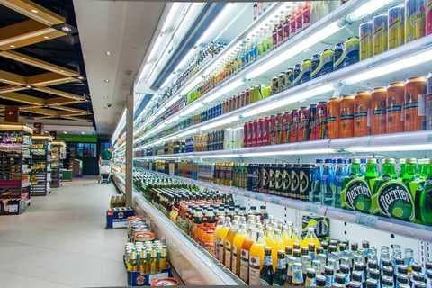 超市售卖过期商品，消费者可通过多渠道举报维权