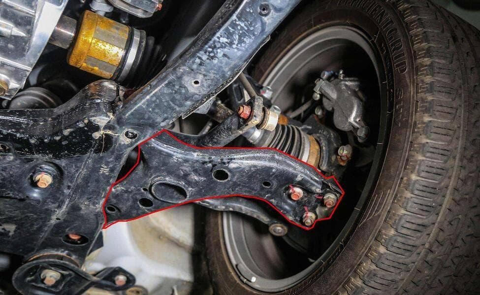 汽车的下摆臂主要起什么作用