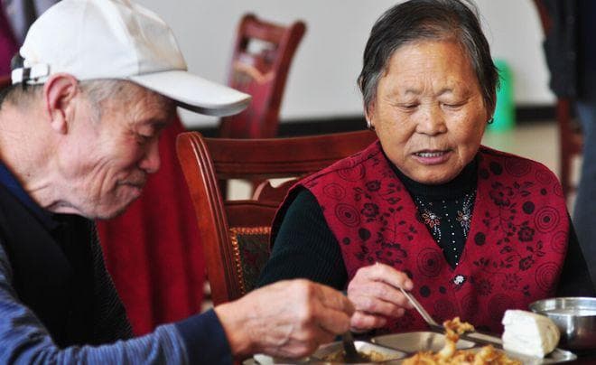 为啥说独生子女家庭的老人，晚年更幸福？心理学给出原因，很真实