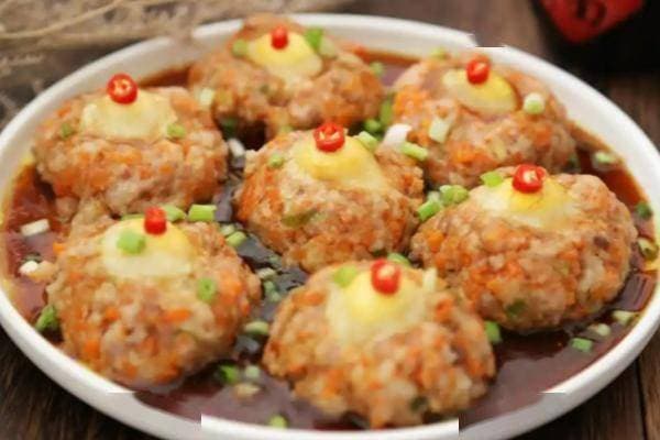 麻辣猪头肉火锅，是一道集麻、辣、鲜、香于一体的美食佳肴