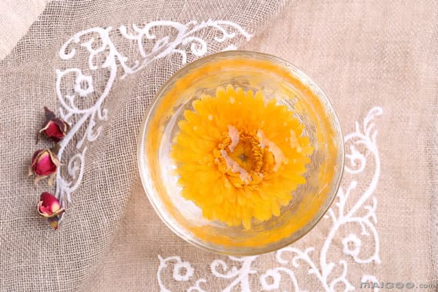 十大食用菊花菜谱做法 10种受欢迎的菊花吃法分享