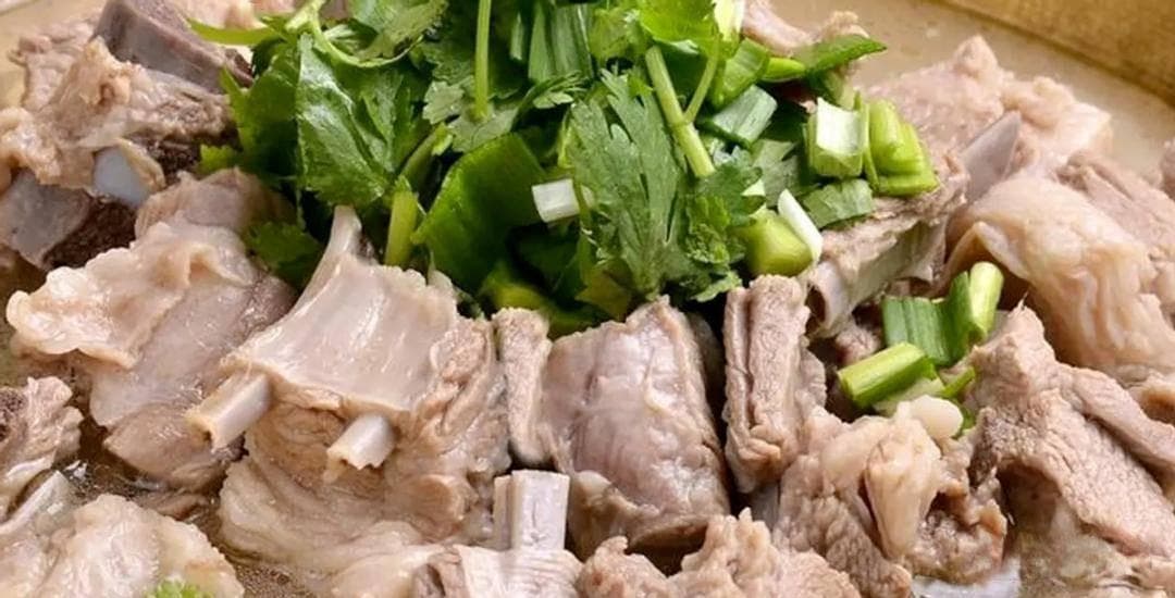 羊肉不膻的秘密：四种香料让炖羊肉飘香四溢