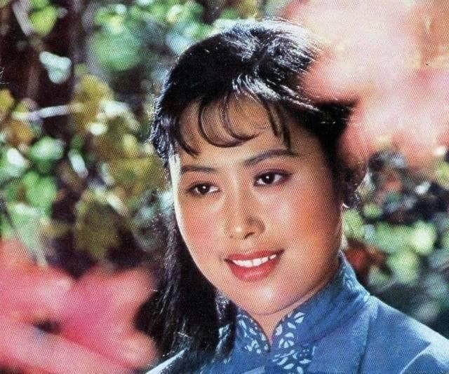 《骆驼祥子》：一个上进青年的堕落史，一个资本家女子的毁灭史