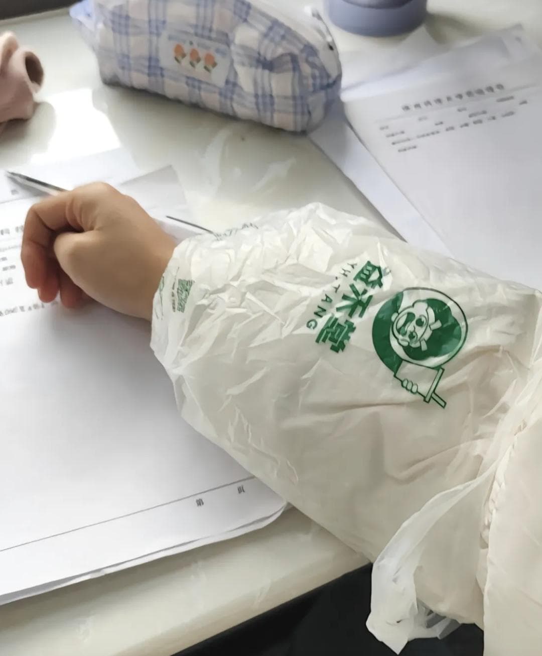 比谁上班穿得恶心，已经成为一门职场显学