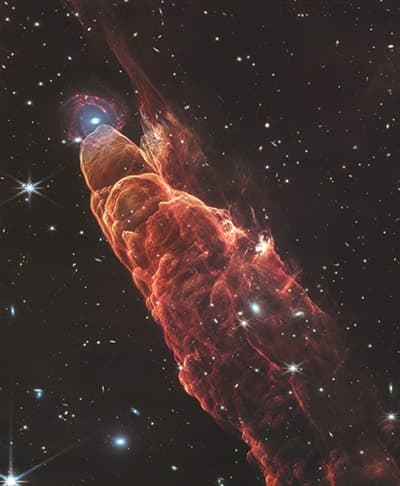 “宇宙龙卷风”与遥远星系 构成一幅宇宙艺术画