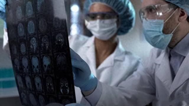 “医学专业”就业前景最新排名，临床医学跌出前三