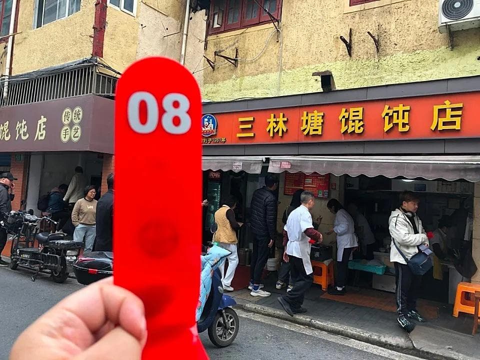 这家有着40多年历史的馄饨店关了，居民恋恋不舍，外地游客也来打卡