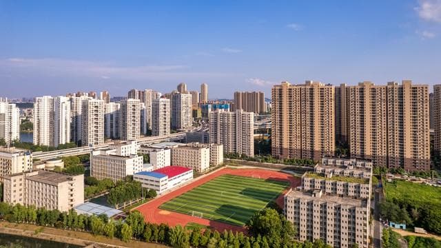 南京属于几线城市（2024新一线城市南京和武汉的教育差距）