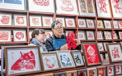 持续打造新产品新场景新热点，推动新型消费加快发展 三问新型消费