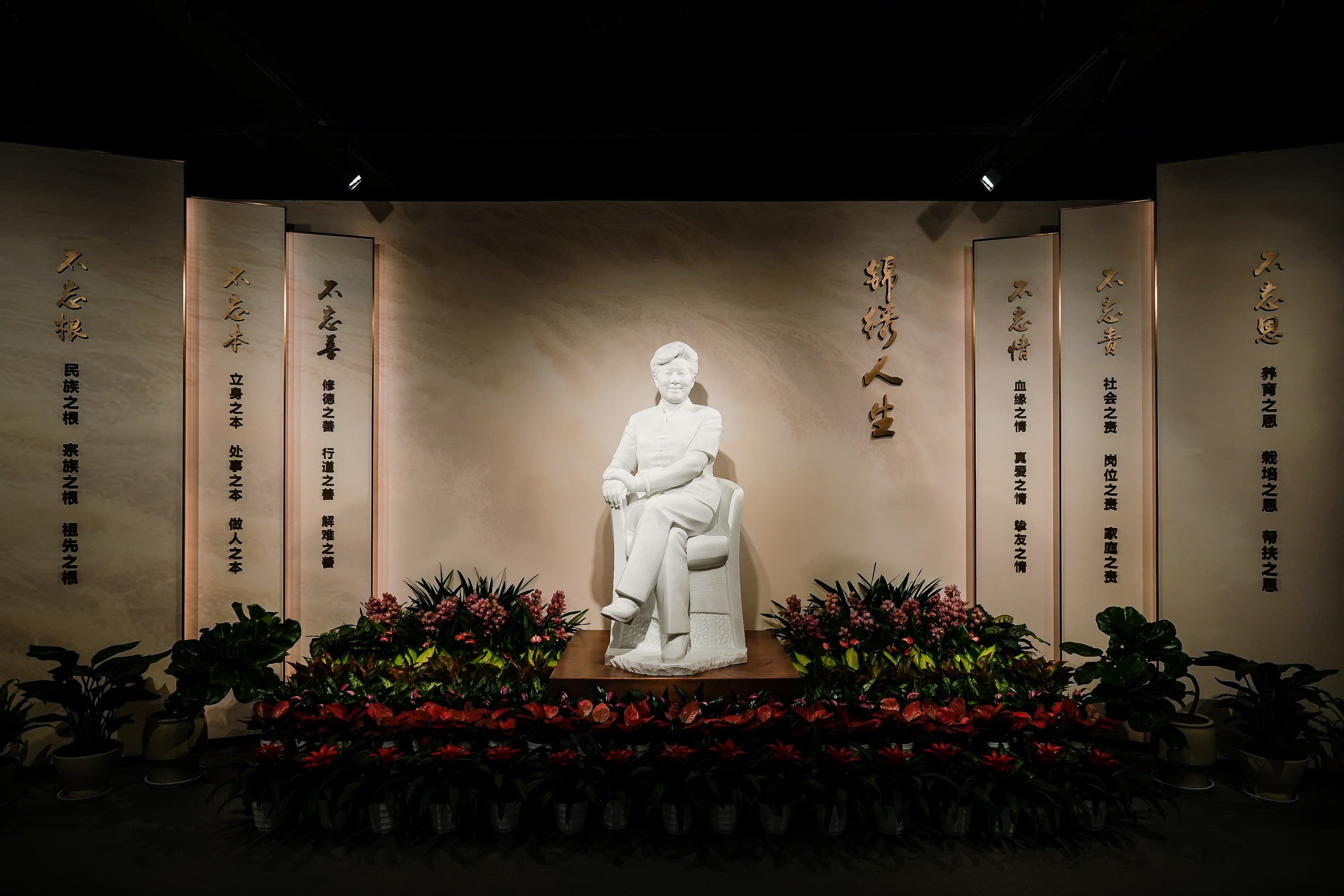 今日首发！万事利集团两代人的创业传承故事被写进了这本浙商新书