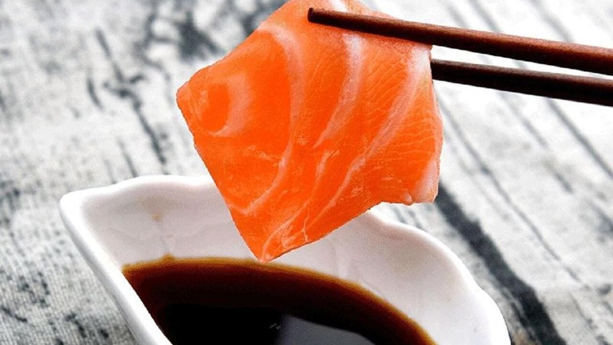 生吃三文鱼全攻略：美味与安全并存！