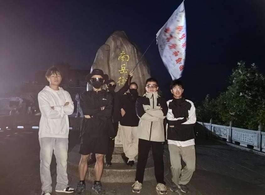 30岁女子组队五天爬五岳：白天爬山晚上赶路，用电子表格详细规划每天行程