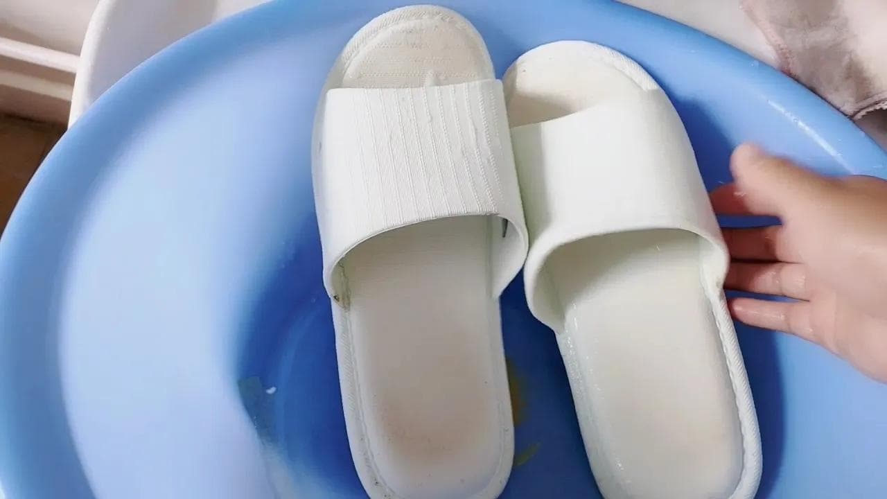 洗拖鞋的时候，加几滴这个，不管有多脏，都能变得洁净如新
