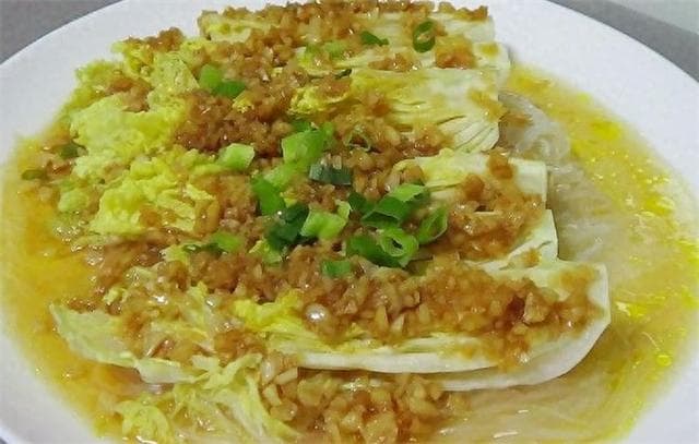 一道蒜蓉粉丝娃娃菜，鲜香味美，比吃海鲜还过瘾，做法很简单