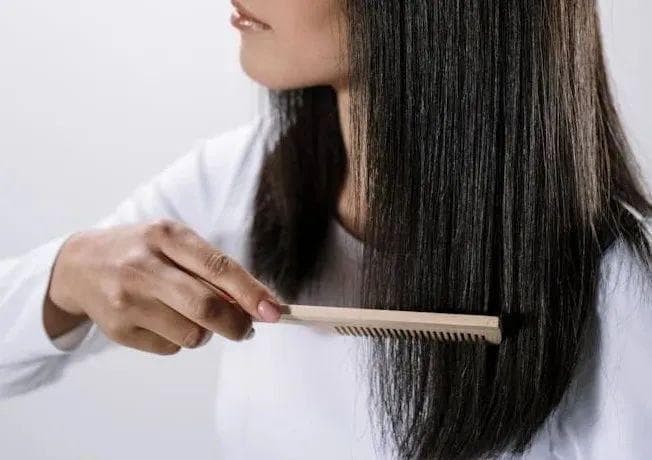 最新研究：脱发与这个因素有关！且可能每天都在“薅”......