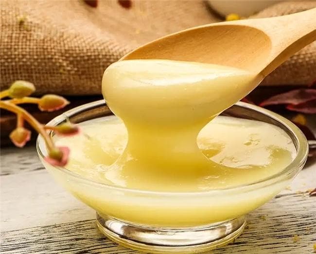 蜂王浆：中老年人的养生佳品，食用指南与选购攻略