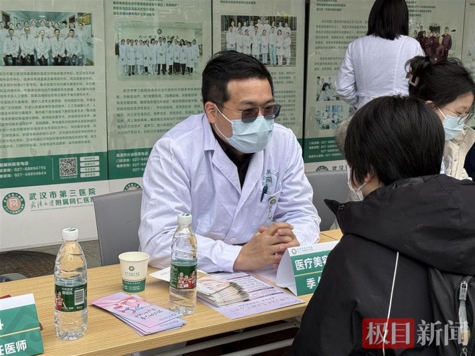 28岁女子网购注射器打水光针，脸上长出硬疙瘩，医生提醒：应选择正规医院