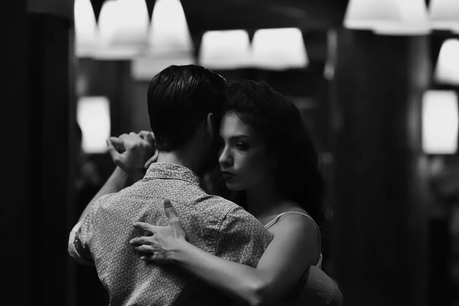 《花样年华》25周年重映：周璇经典重现，中国电影再续华章